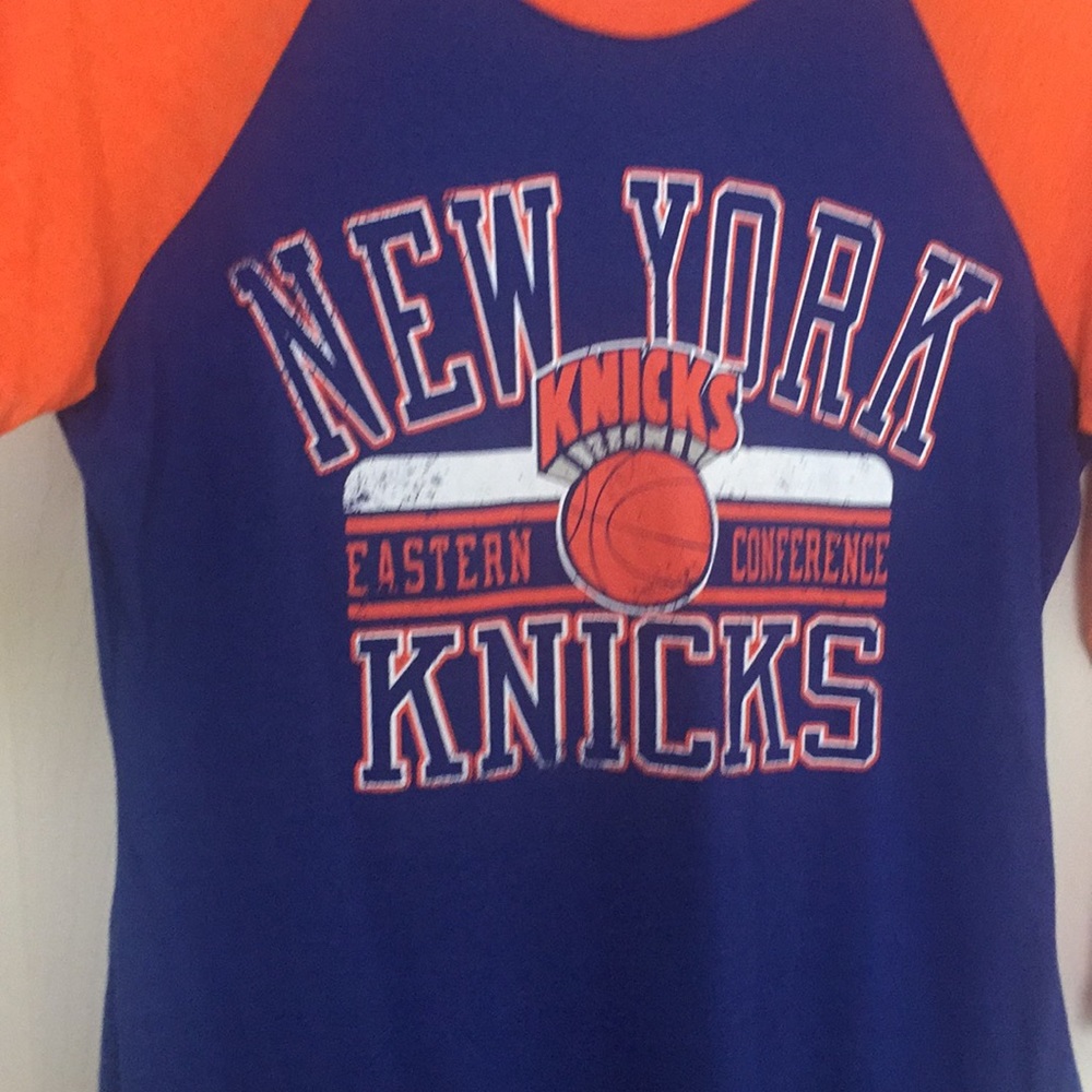 Knicks long t-shirt.